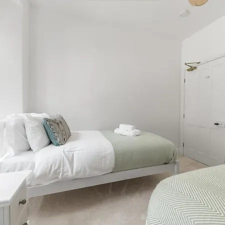 Location, Views, Parking * Bowness-on-Windermere