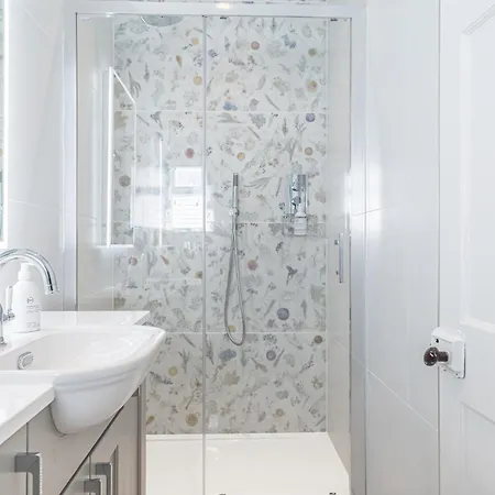 Location, Views, Parking Apartment