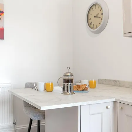 Location, Views, Parking Apartment *