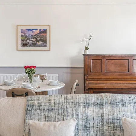 Location, Views, Parking Apartment *